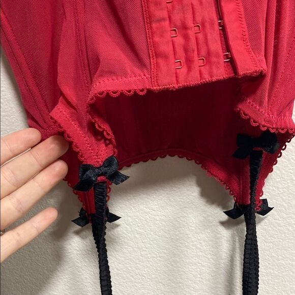 Ambrielle 34B Red & Black Lace Satin Bustier Corset‎ Garters Rockabilly - Picture 6 of 9